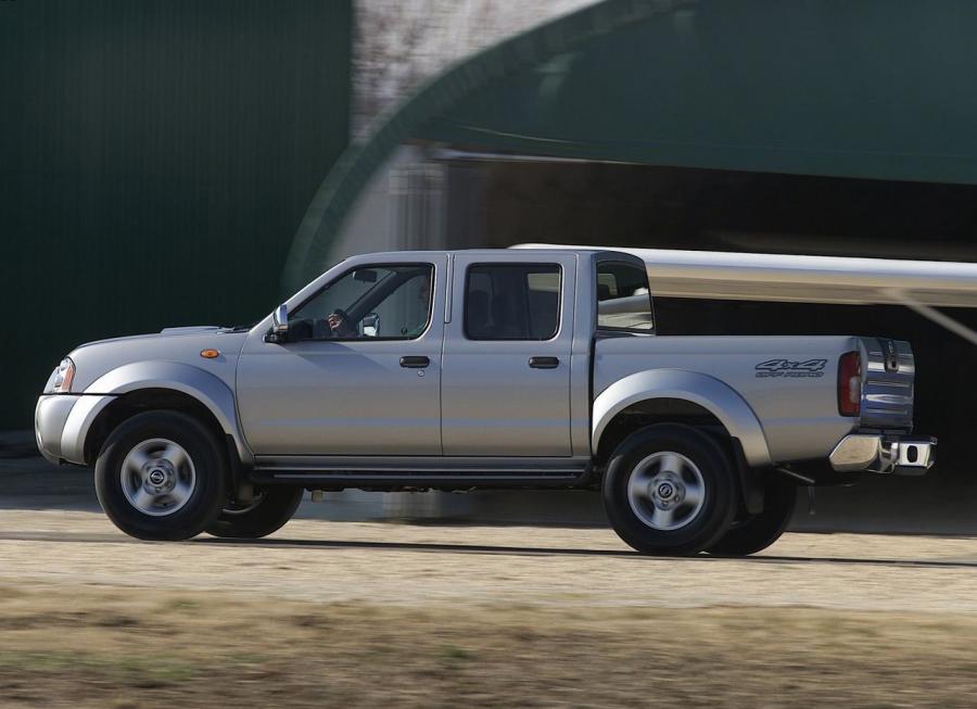  Nissan Navara Pickup Crew Cab 2001 года  (фото 3 из 11)